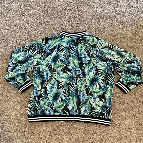 Ava & Viv Leaf Patterned Bomber Jacket - Picture 5 of 5